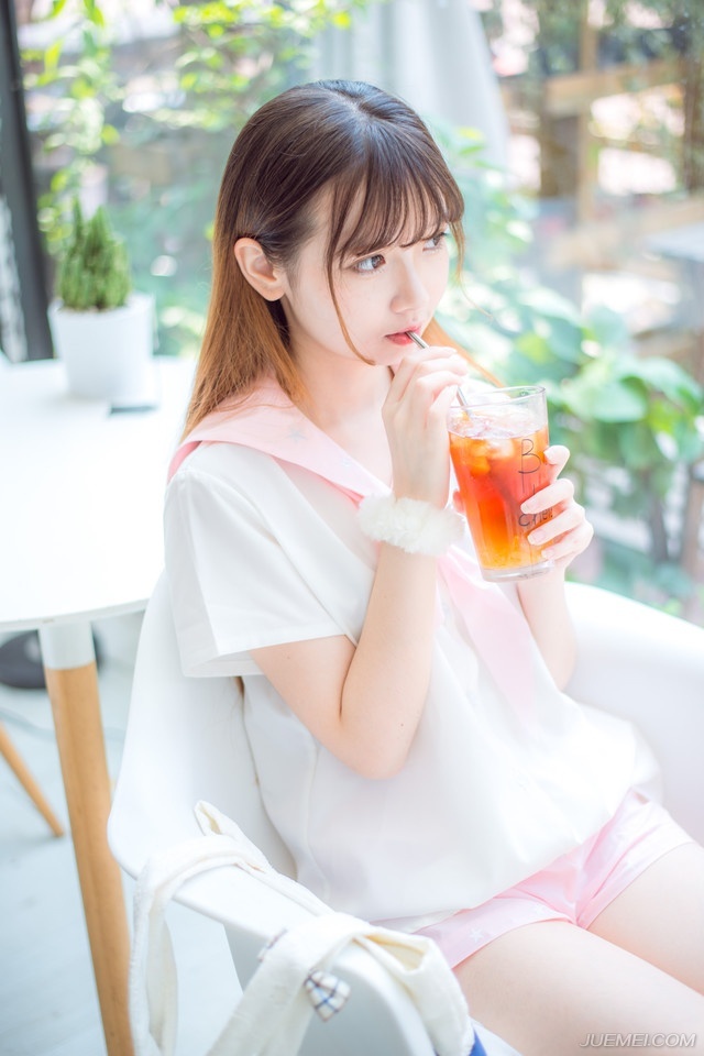 路还很长，难免心酸皱眉，但无论怎样，别松手就好。